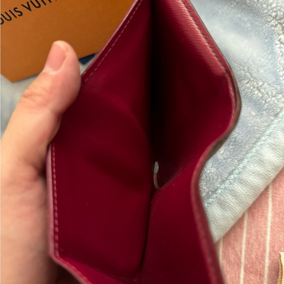 LOUIS VUITTON Victorine Wallet fuchsia monogram - Picture 9 of 16